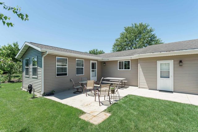 988 Nantucket Drive, Janesville, WI 53546
