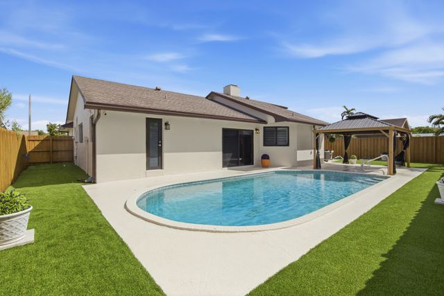 2658 SW 11th Place N, Deerfield Beach, FL 33442