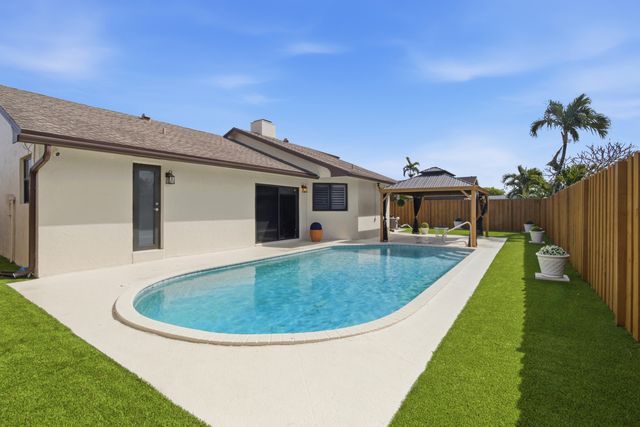 2658 SW 11th Place N, Deerfield Beach, FL 33442