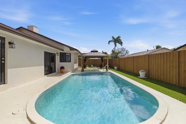 2658 SW 11th Place N, Deerfield Beach, FL 33442