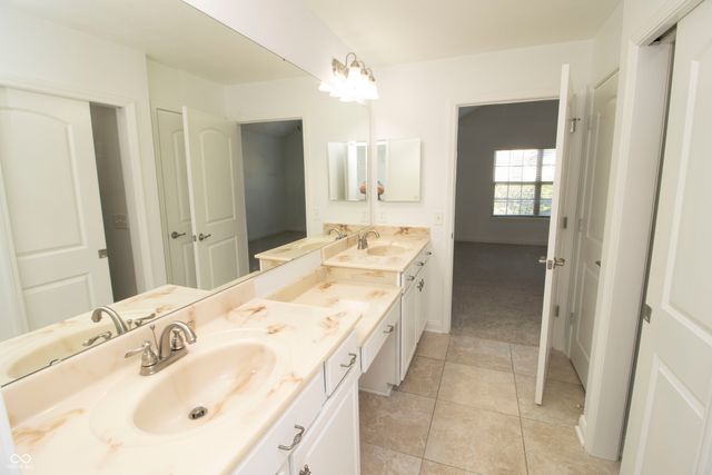 13895 Rue Charlot Lane, Mccordsville, IN 46055