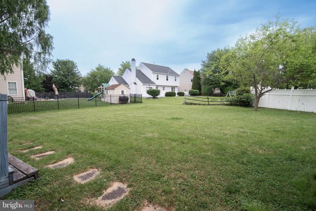 912 HICKORY GROVE DR, Royersford, PA 19468
