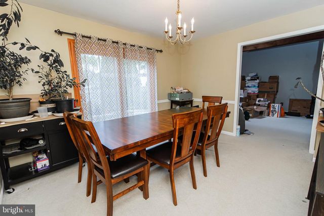 912 HICKORY GROVE DR, Royersford, PA 19468