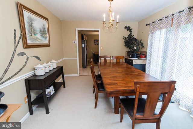 912 HICKORY GROVE DR, Royersford, PA 19468