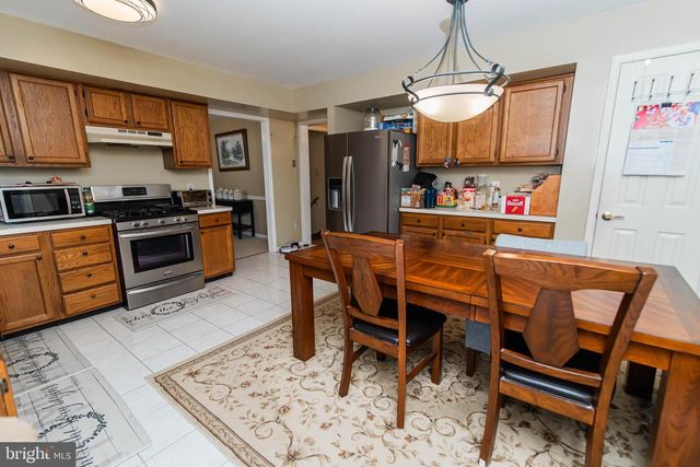 912 HICKORY GROVE DR, Royersford, PA 19468