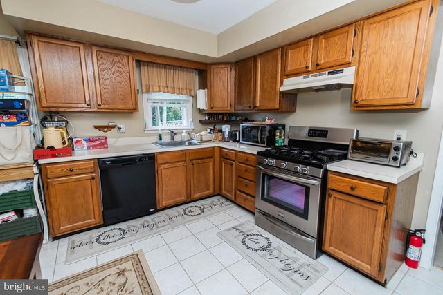 912 HICKORY GROVE DR, Royersford, PA 19468