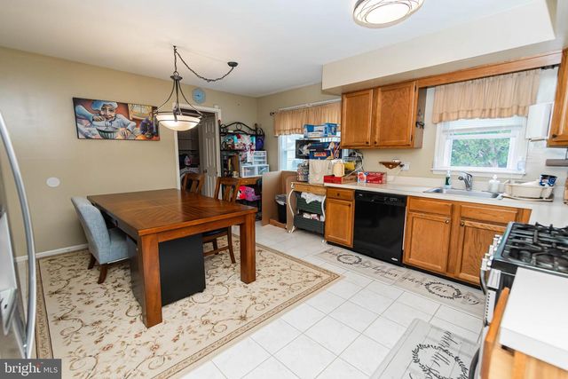 912 HICKORY GROVE DR, Royersford, PA 19468