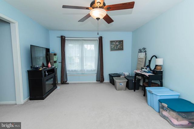 912 HICKORY GROVE DR, Royersford, PA 19468