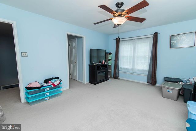 912 HICKORY GROVE DR, Royersford, PA 19468
