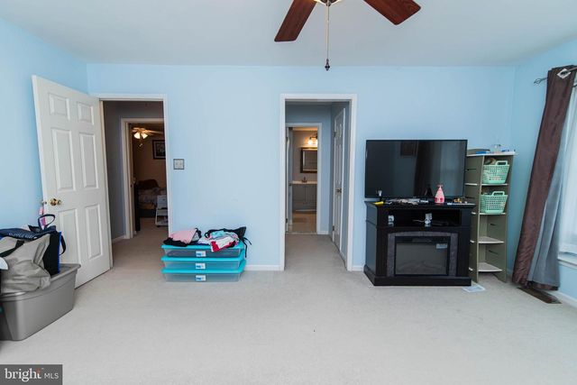 912 HICKORY GROVE DR, Royersford, PA 19468