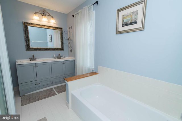912 HICKORY GROVE DR, Royersford, PA 19468