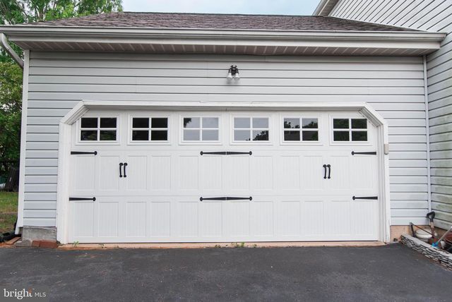 912 HICKORY GROVE DR, Royersford, PA 19468