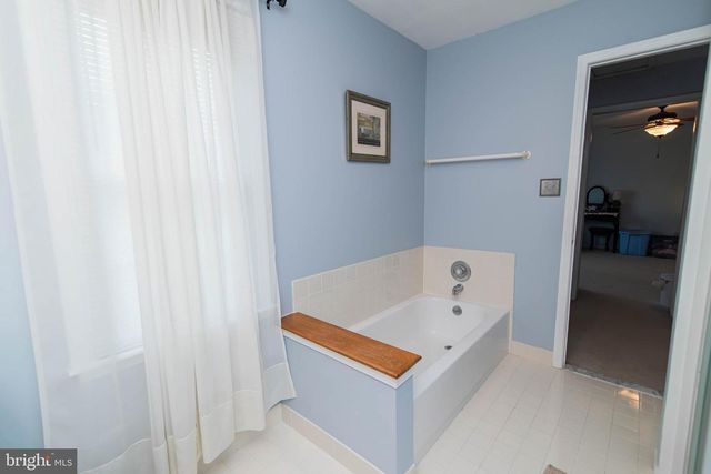 912 HICKORY GROVE DR, Royersford, PA 19468