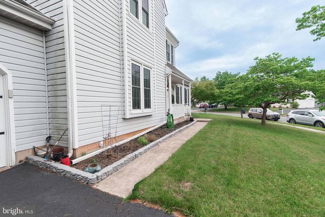 912 HICKORY GROVE DR, Royersford, PA 19468