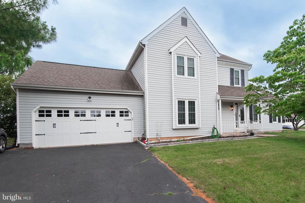 912 HICKORY GROVE DR, Royersford, PA 19468