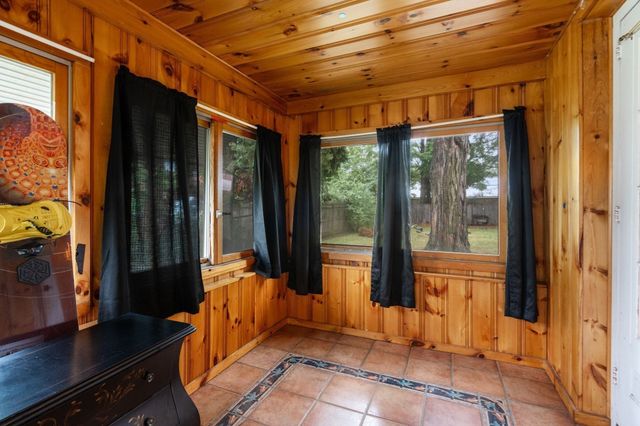 43 Winsor St, Ludlow, MA 01056
