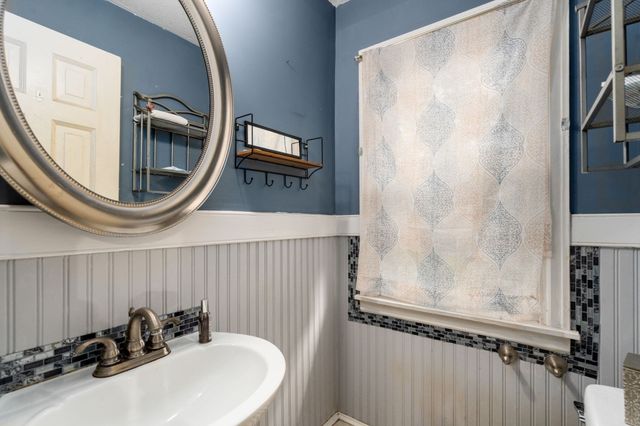 43 Winsor St, Ludlow, MA 01056