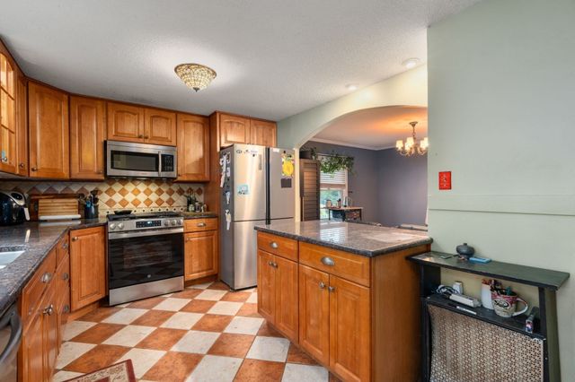 43 Winsor St, Ludlow, MA 01056