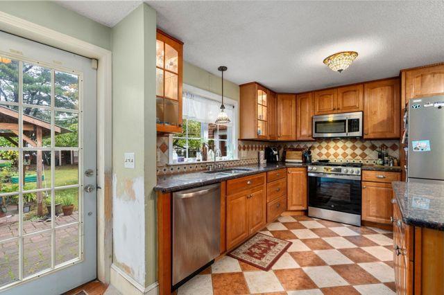 43 Winsor St, Ludlow, MA 01056
