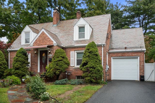 43 Winsor St, Ludlow, MA 01056
