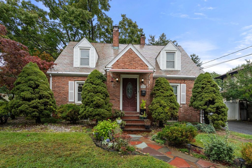 43 Winsor St, Ludlow, MA 01056