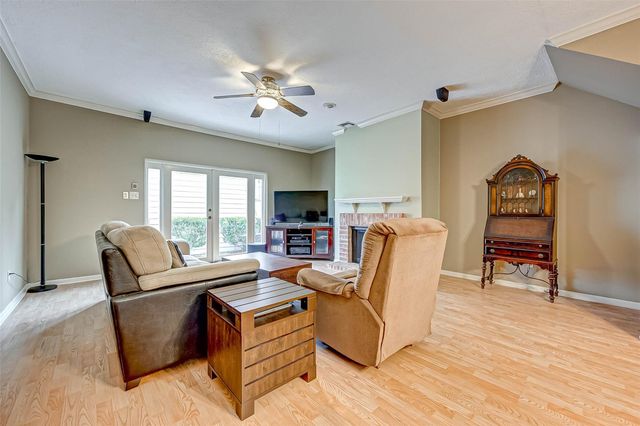 5976 Woodway Place Court, Houston, TX 77057