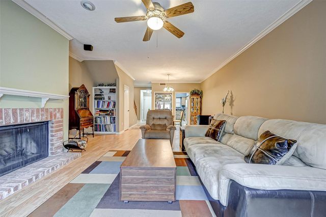 5976 Woodway Place Court, Houston, TX 77057