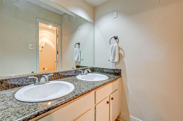 5976 Woodway Place Court, Houston, TX 77057