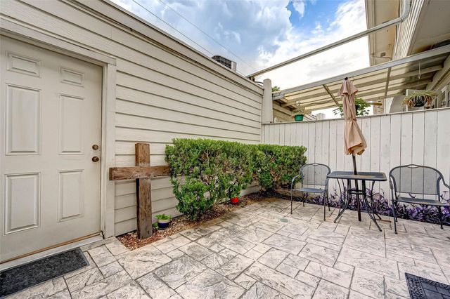 5976 Woodway Place Court, Houston, TX 77057