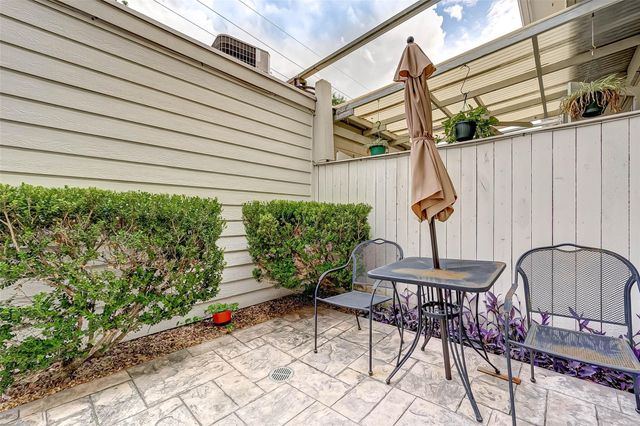 5976 Woodway Place Court, Houston, TX 77057