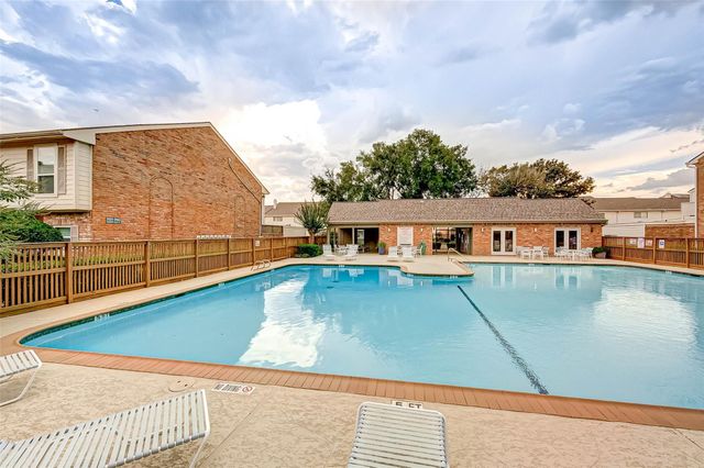 5976 Woodway Place Court, Houston, TX 77057