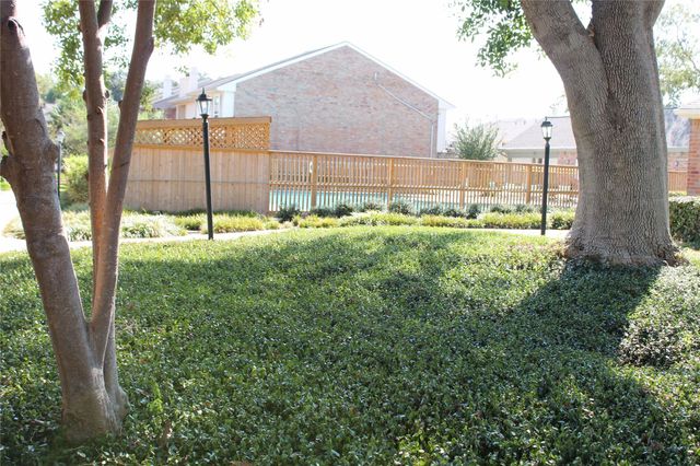 5976 Woodway Place Court, Houston, TX 77057