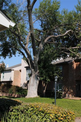 5976 Woodway Place Court, Houston, TX 77057