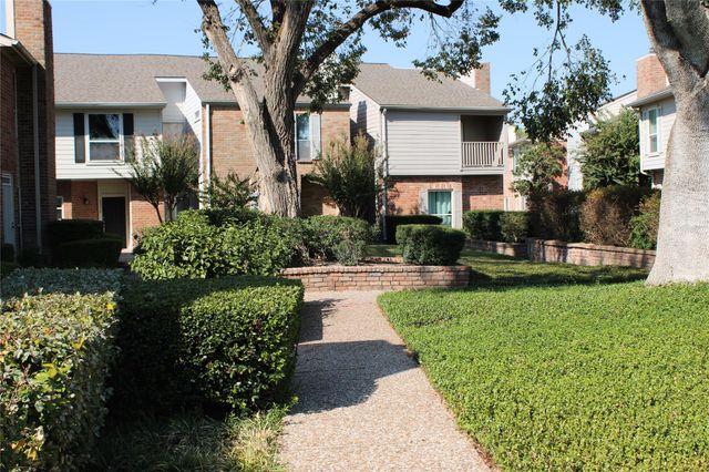 5976 Woodway Place Court, Houston, TX 77057