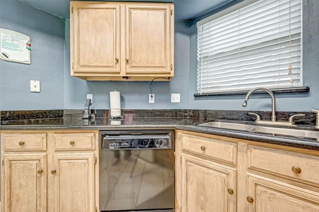 5976 Woodway Place Court, Houston, TX 77057