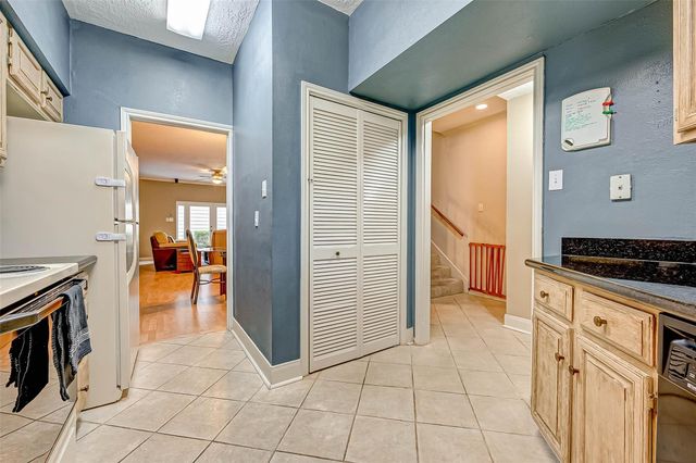 5976 Woodway Place Court, Houston, TX 77057