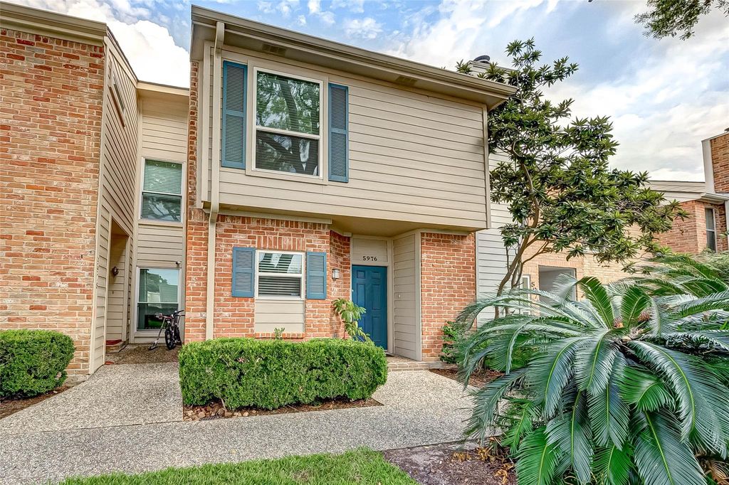 5976 Woodway Place Court, Houston, TX 77057