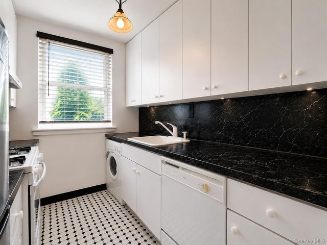 36-14 Utopia Parkway F2, Flushing, NY 11358