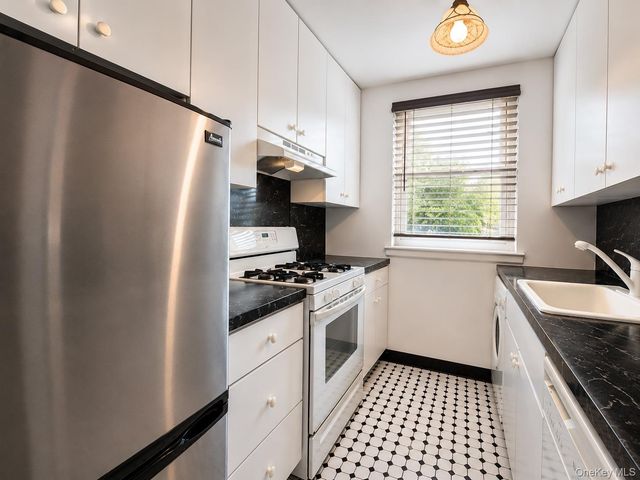 36-14 Utopia Parkway F2, Flushing, NY 11358