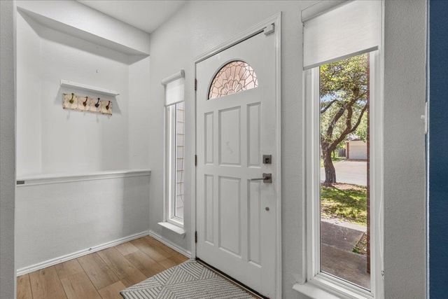 706 Hilltop DR, Leander, TX 78641