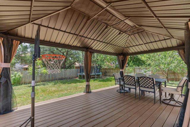 706 Hilltop DR, Leander, TX 78641