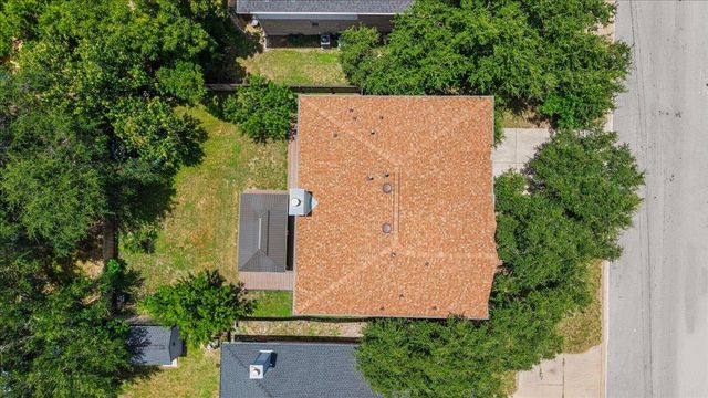 706 Hilltop DR, Leander, TX 78641