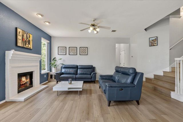 706 Hilltop DR, Leander, TX 78641