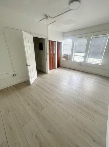 967 SW 5th St 18, Miami, FL 33130