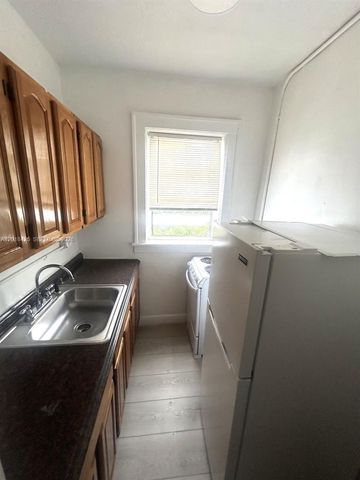 967 SW 5th St 18, Miami, FL 33130