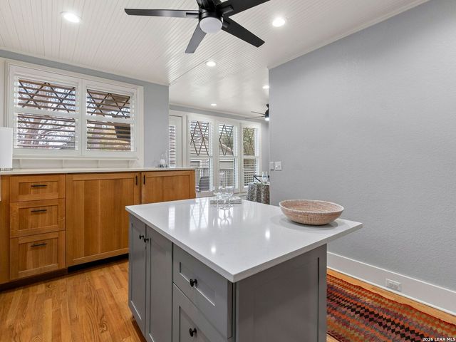 729 E Woodlawn Avenue, San Antonio, TX 78212