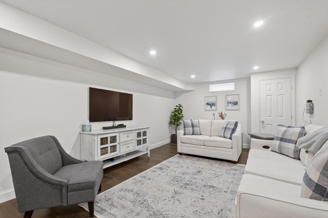 11 Rahway Rd, Burlington, MA 01803