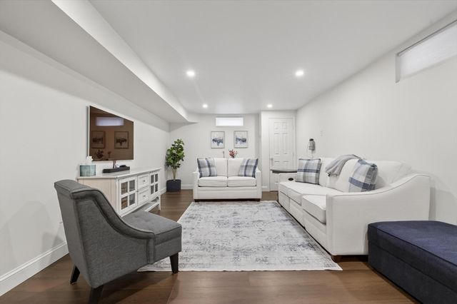 11 Rahway Rd, Burlington, MA 01803