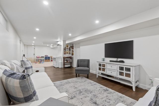 11 Rahway Rd, Burlington, MA 01803