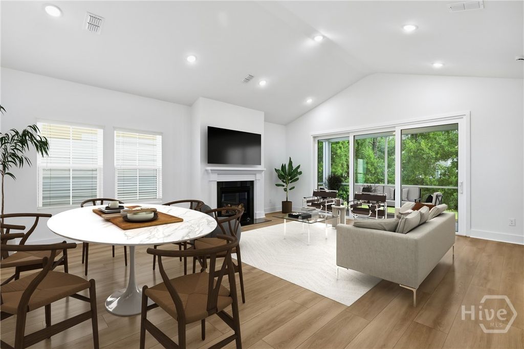 Image 2 of property listing at 199 Mage Street, Savannah, GA 31302